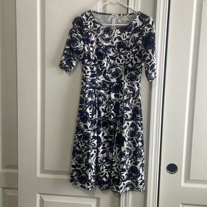 Navy and white floral half sleeve A-line dress size Small.